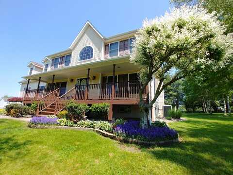 7 Victorian Court, Milton, NY 12547