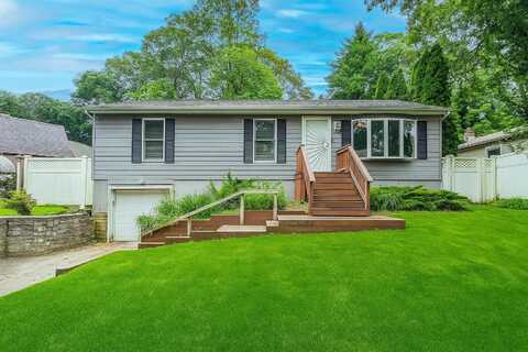 14 Hampton Road, Sound Beach, NY 11789