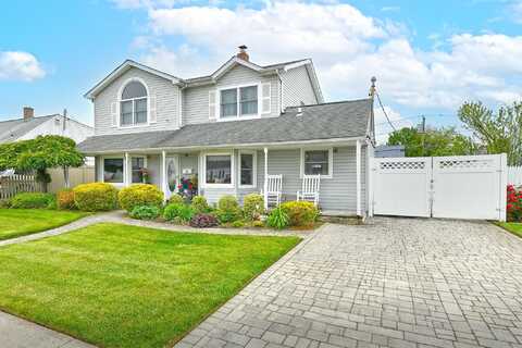 29 Andrew Lane, Levittown, NY 11756