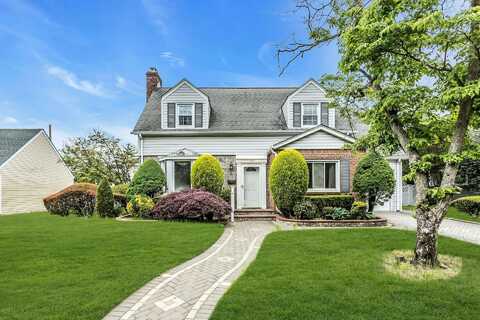 319 Maryland Avenue, Freeport, NY 11520