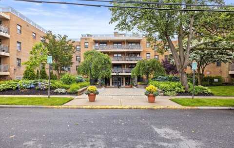 25 Park Place, Great Neck, NY 11021