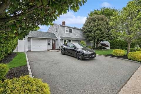 8 Ripple Lane, Levittown, NY 11756