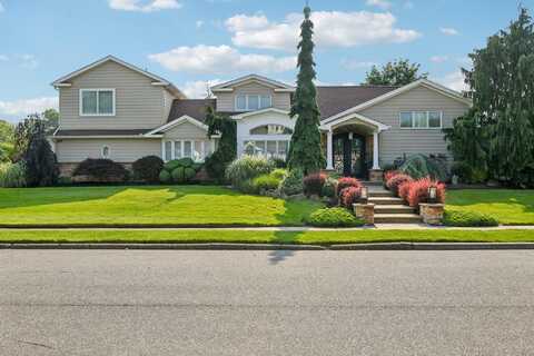 122 Queens Court, Massapequa Park, NY 11762