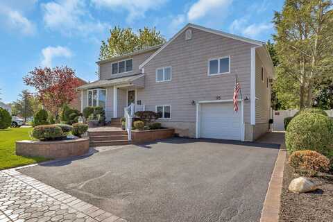 95 Circle Drive, Syosset, NY 11791