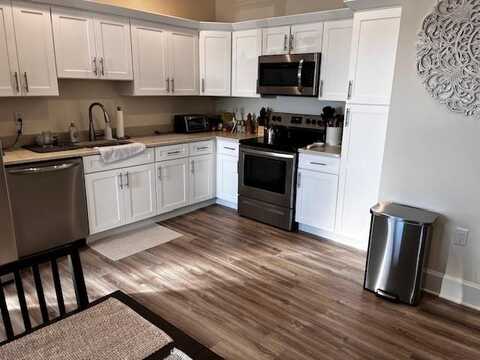 351 W Montauk Highway, Lindenhurst, NY 11757