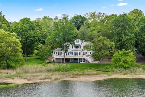 17 Youngs Lane, Setauket, NY 11733