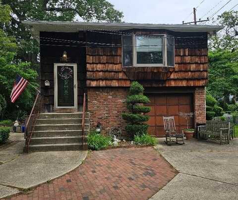 1 Parkhill Avenue, Massapequa, NY 11758