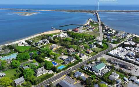 83 Foster Avenue, Hampton Bays, NY 11946