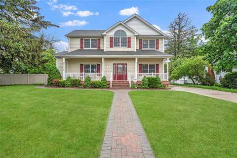 10 Stewart Street, East Islip, NY 11730
