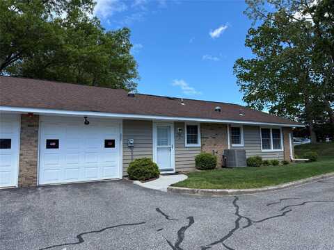 286 Berwick Court, Ridge, NY 11961