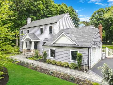 3 Samuels Path, Miller Place, NY 11764