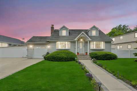 86 Woodbine Drive N, Hicksville, NY 11801