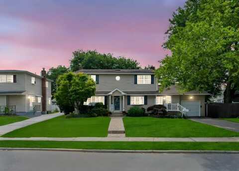 6 Terrell Lane, Hicksville, NY 11801