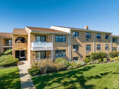 8 Florence Avenue, Freeport, NY 11520