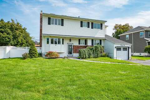 21 Clifford Boulevard, Hauppauge, NY 11788