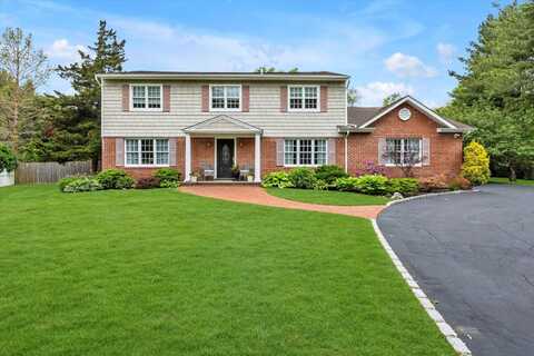 8 Bank Court, Greenlawn, NY 11740