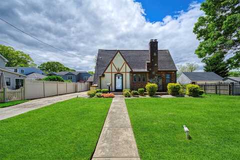 240 Tyrconnell Avenue, Massapequa Park, NY 11762