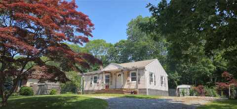 27 Cynthia Lane, Center Moriches, NY 11934