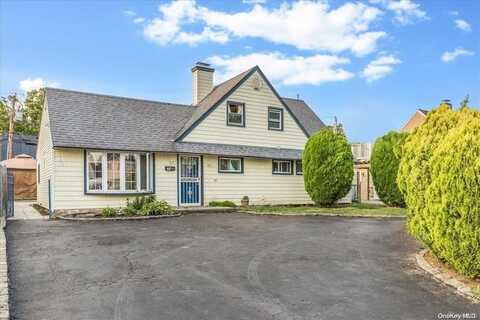 15 Marksman Lane, Levittown, NY 11756