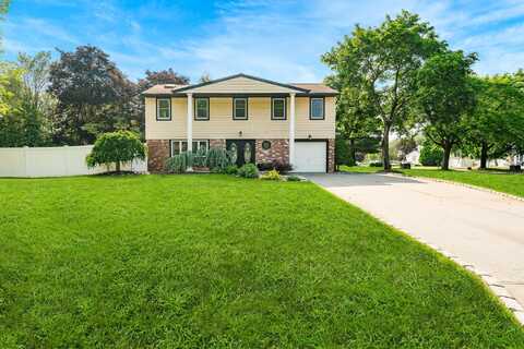 27 Dorchester Road, Smithtown, NY 11787