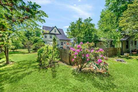 366 Montauk Highway, Eastport, NY 11941