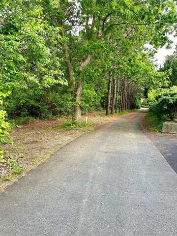 1818 County Road 39, Southampton, NY 11968