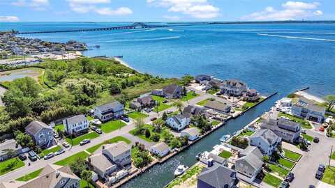 854 E Bay Drive, West Islip, NY 11795