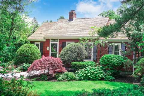 184 S Country Road, Bellport, NY 11713