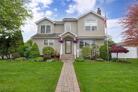 70 Pollok Place, Hicksville, NY 11801