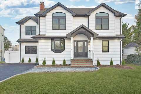 15 cottage blvd, Hicksville, NY 11801