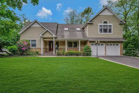 32 Robinhood Lane, East Setauket, NY 11733