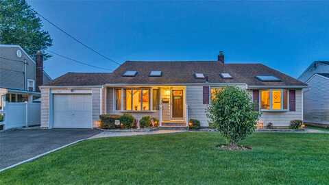 367 Pacific Street, Massapequa Park, NY 11762