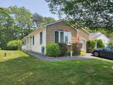 5148 Village Circle E, Manorville, NY 11949