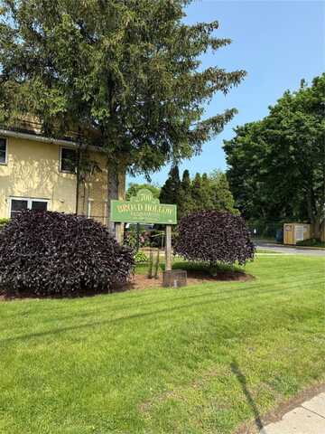 700 Broadway, Amityville, NY 11701