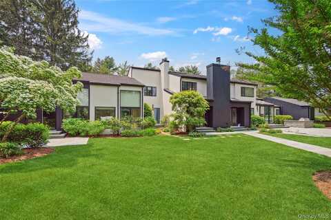 295 Foxhunt Crescent, Syosset, NY 11791