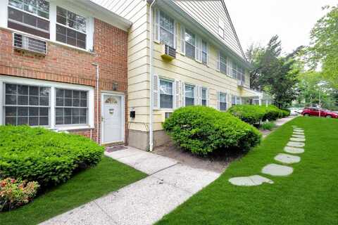 615 Towne House Village, Hauppauge, NY 11749