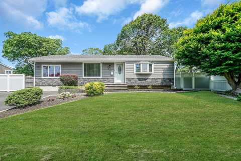 250 Fruitwood Lane, Central Islip, NY 11722
