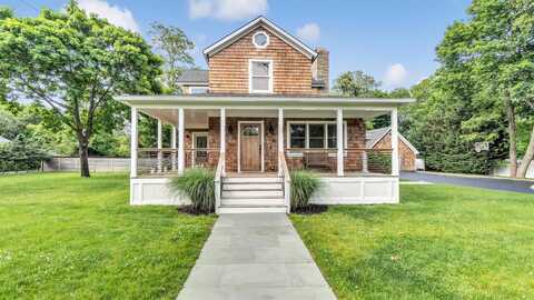 7 Halsey Avenue, East Quogue, NY 11942