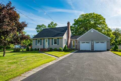 832 Ostrander Avenue, Riverhead, NY 11901