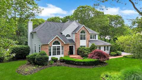 4 Scotch Pine Lane, East Setauket, NY 11733