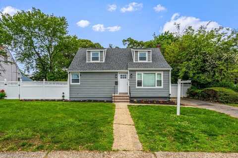 855 Winter Avenue, Uniondale, NY 11553