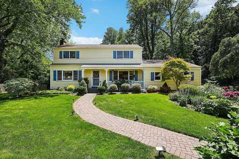10 Harned Drive, Centerport, NY 11721