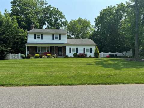 7 Yorkshire Avenue, Stony Brook, NY 11790