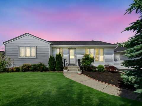 22 Lenore Avenue, Hicksville, NY 11801