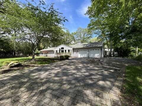 5 Poplar Court, Miller Place, NY 11764