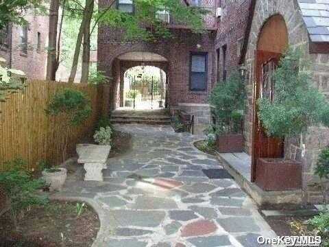 1 Hillside Avenue, Great Neck Plaza, NY 11021