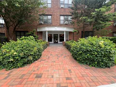 1 Townhouse Place, Great Neck, NY 11021