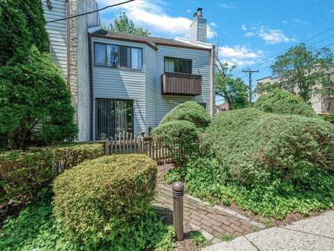 10 Wooleys Lane, Great Neck, NY 11023