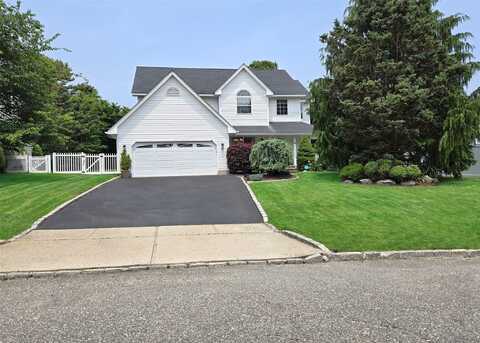 8 Long House Way, Commack, NY 11725