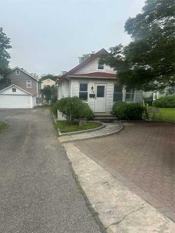 44 Perry Avenue, Bayville, NY 11709